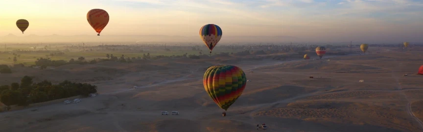 سماء عالية في الكويت. رحلات المناطيد والرحلات الجوية