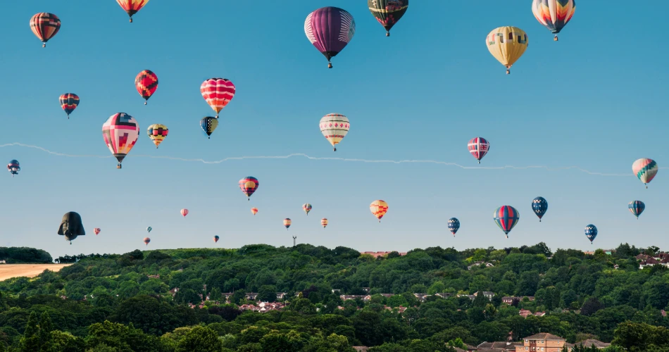 Sky High in Kuwait: Hot Air Balloon Journeys & Aerial Tours